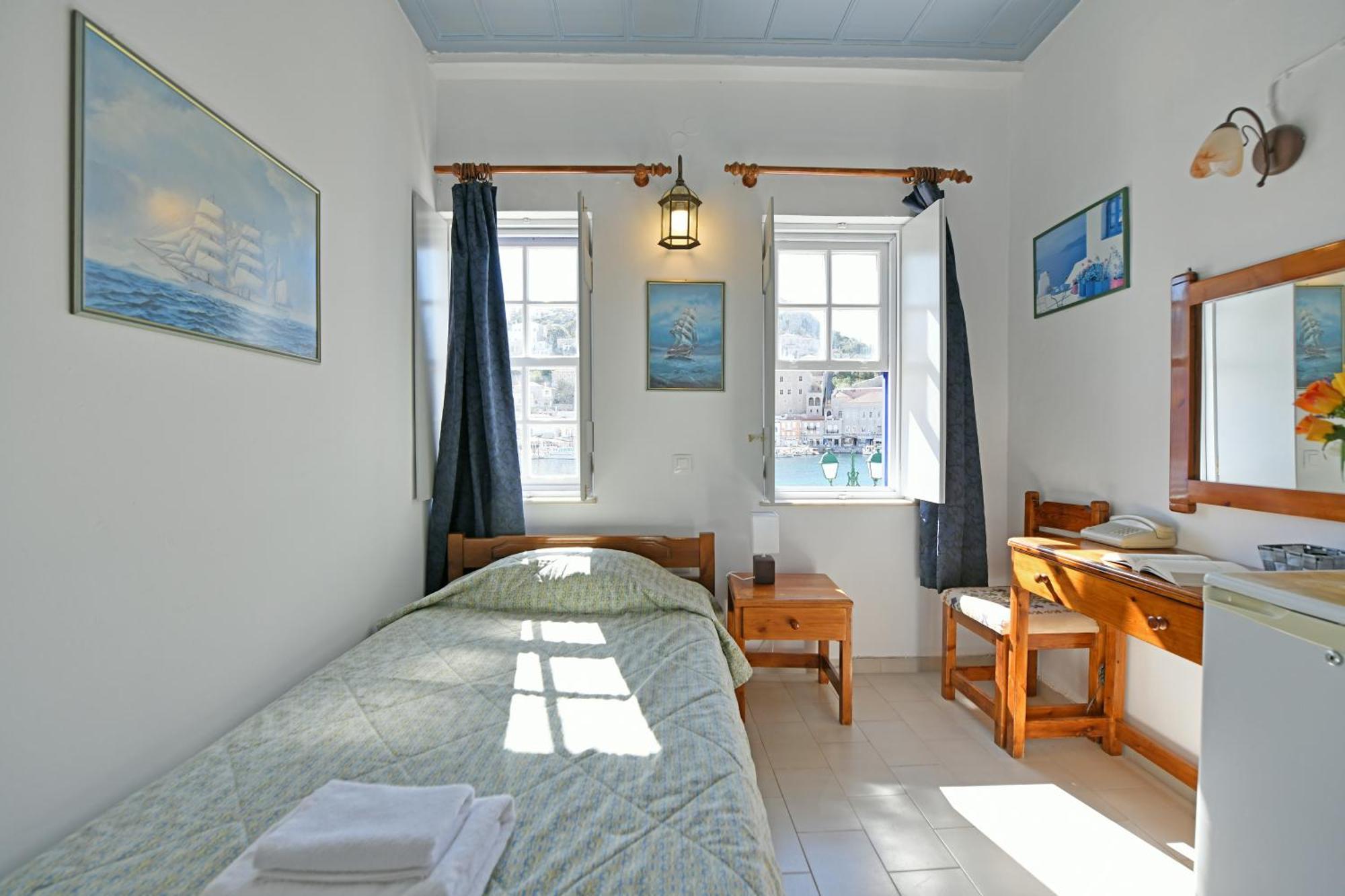 Delfini Hotel Hydra  Room photo